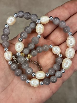Collar corto con perlas río