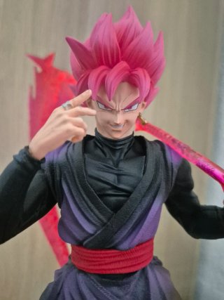 Figura Goku Black Rosado