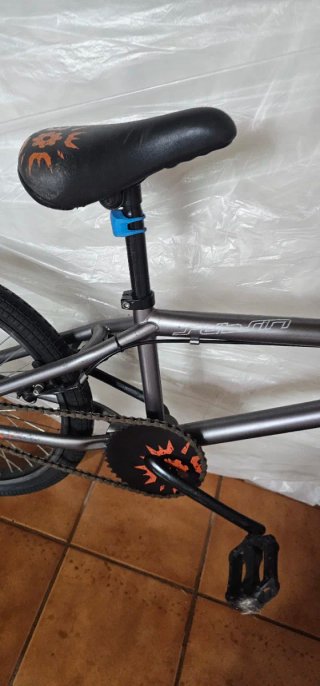 Bicicleta BMX gris