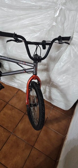 Bicicleta BMX gris