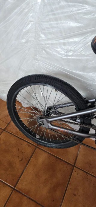 Bicicleta BMX gris