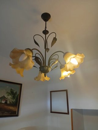 Lámpara de techo colgante de metal y cristal
