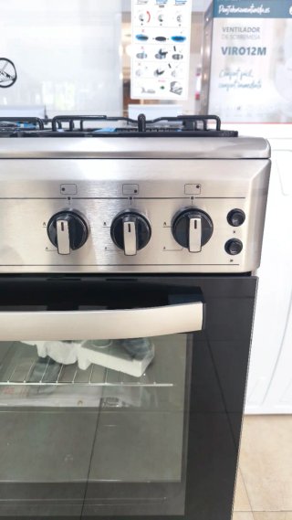 Cocina de gas Nueva Johnson con horno 3 fuegos