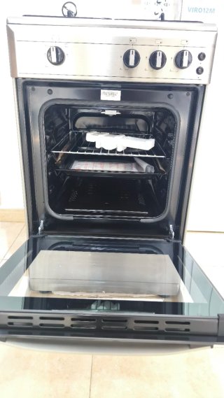 Cocina de gas Nueva Johnson con horno 3 fuegos