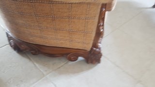 BUTACA DE MADERA MACIZA