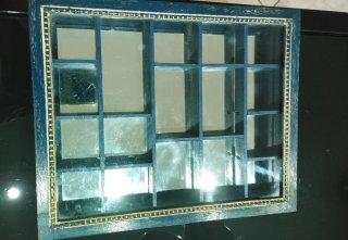 Bacheca in legno blu con vetrina