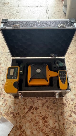Laser rotativo autonivelante VEVOR con maletín