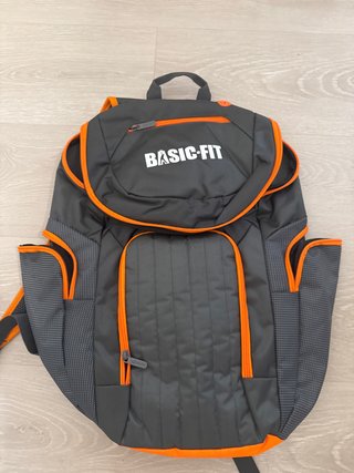Mochila Basic-Fit Negra y Naranja