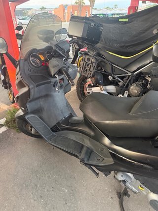 Piaggio XEVO Maxi Scooter Negra