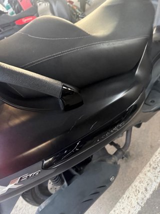 Piaggio XEVO Maxi Scooter Negra
