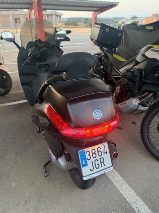 Piaggio XEVO Maxi Scooter Negra