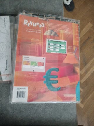 Economía y emprendimiento. 4 Secundaria. Revuel...