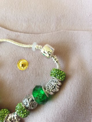 Pulsera con dijes árbol de la vida