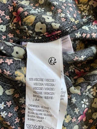 Camisa Kiabi floral talla 38