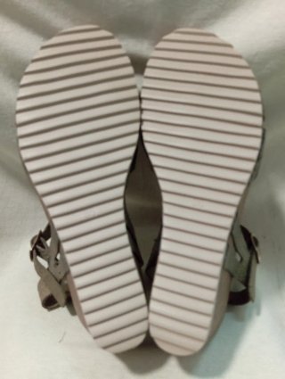 Sandalias cuña beige y verde oliva mujer