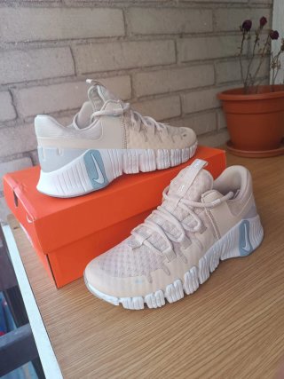 Nike Free Metcon 5 LD05 Talla 36.5 Beige