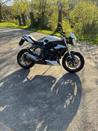 Triumph Street Triple 675 Blanca