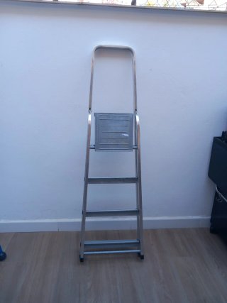 Escalera aluminio 4 peldaños