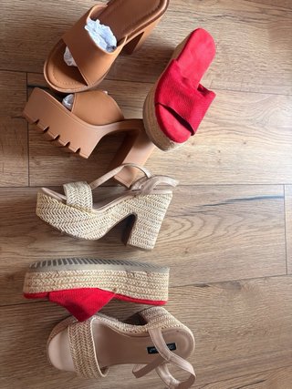 Zapatillas Michael Kors Beige y Doradas