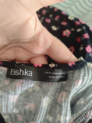 Vestido Bershka espalda descubierta floral