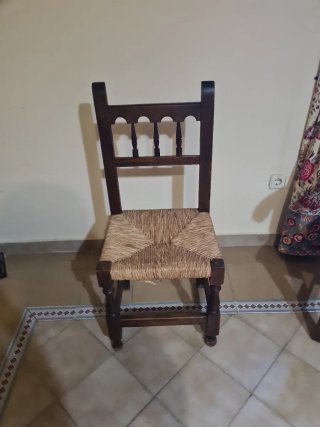 2 Sillas de madera y mimbre