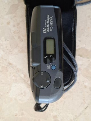 Fotocamera a rullino YASHICA in ottime condizioni
