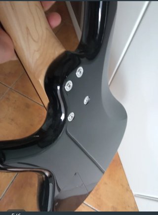 Bajo Eléctrico Ibanez + Amplificador