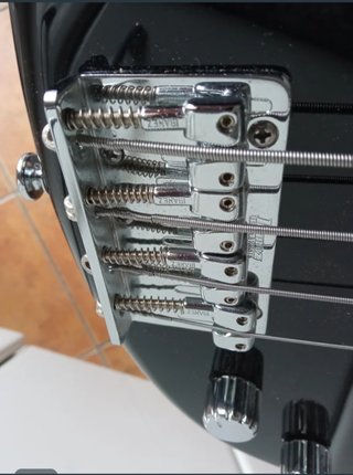 Bajo Eléctrico Ibanez + Amplificador
