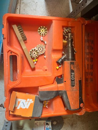 Pistola clavadora Spit P60