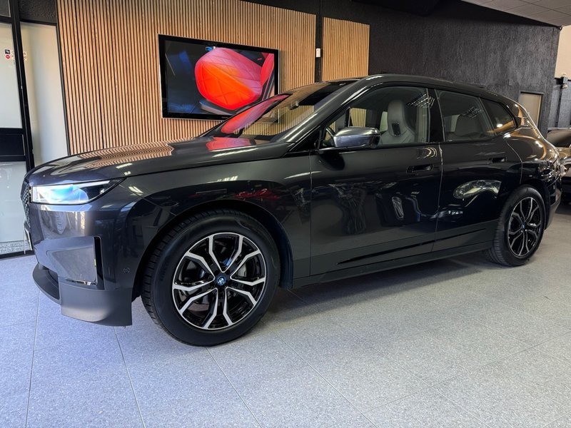 BMW iX 2022 - foto 1