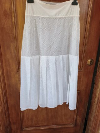 Faldón blanco de malla