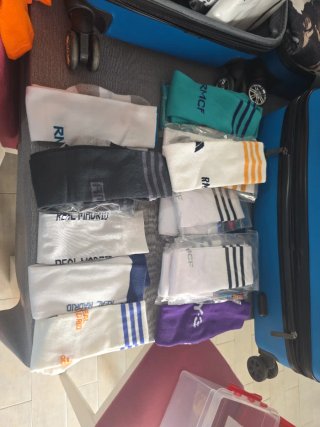Lote 61 pares medias fútbol Talla S/M R.M.