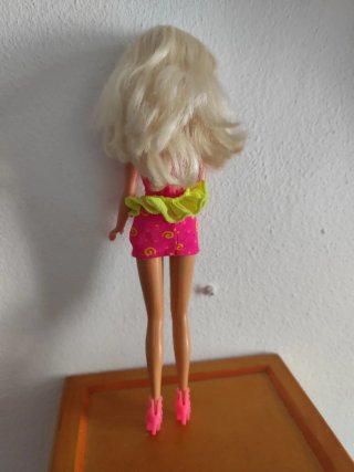 Vestido Barbie rosa y volantes años 90