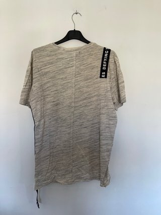 Camiseta Bershka gris con cinta Defying the Rules