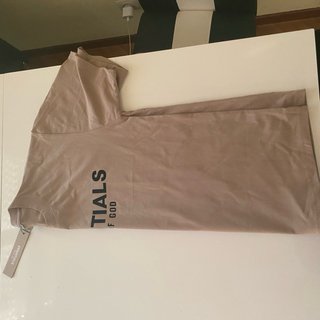 Camiseta Essentials Fear of God Beige