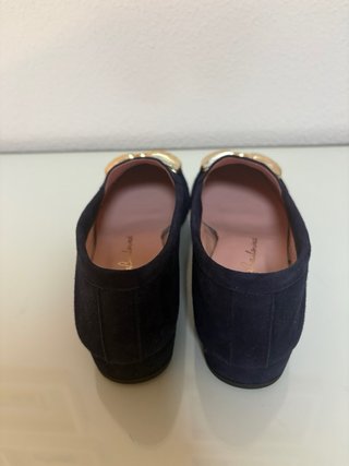 Mocasines ante azul marino con detalle dorado