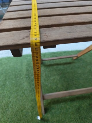 Tavolo pieghevole in legno per terrazzo