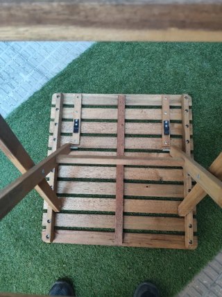 Tavolo pieghevole in legno per terrazzo