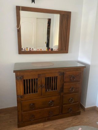 Cómoda y espejo madera maciza.