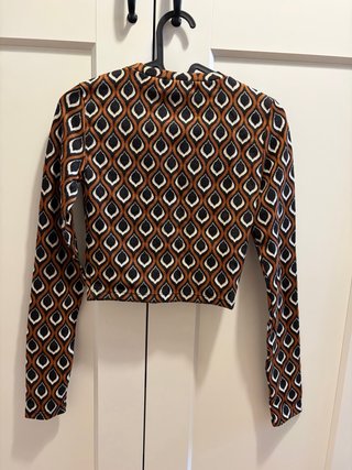 Top Bershka Crop Manga Larga Estampado Geométrico