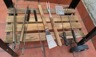 Barbacoa de carbón metálica con ruedas