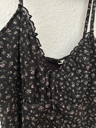 Vestido corto floral negro