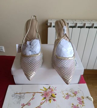 Zapatos de tacón dorados malla T41