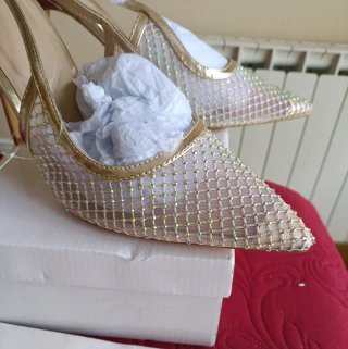 Zapatos de tacón dorados malla T41