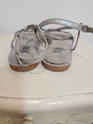 Sandalias XTI plateadas planas foam