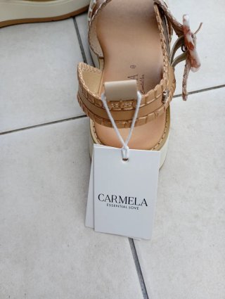 Sandalias de piel Carmela Beige