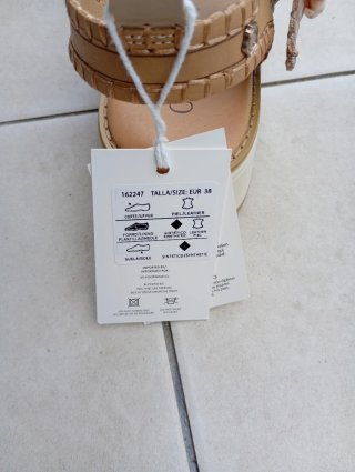 Sandalias de piel Carmela Beige
