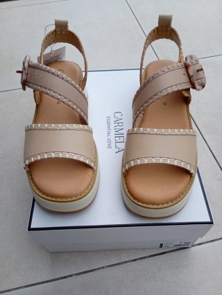 Sandalias de piel Carmela Beige