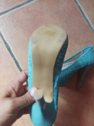 Zapatos de tacón peep toe con lazo