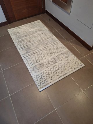 Alfombra 150x80 blanco y gris con diseño geomét